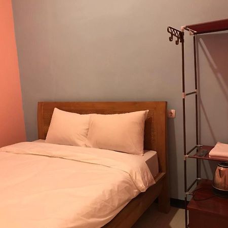 Roomz Budget Residence Semarang Luaran gambar