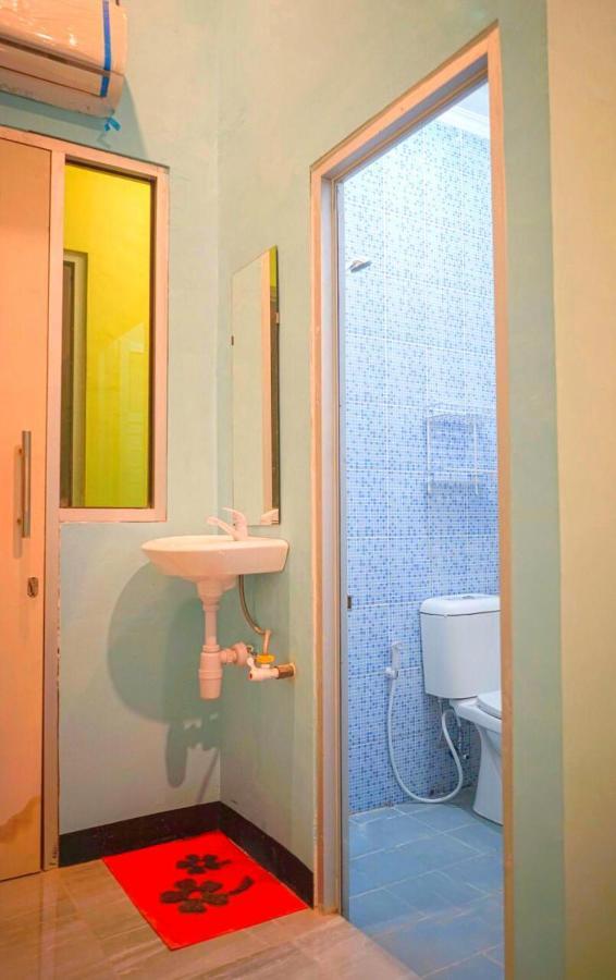 Roomz Budget Residence Semarang Luaran gambar
