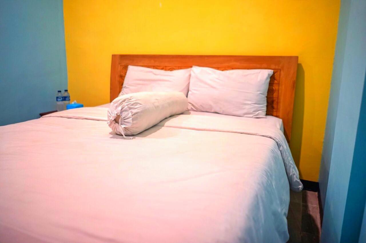 Roomz Budget Residence Semarang Luaran gambar