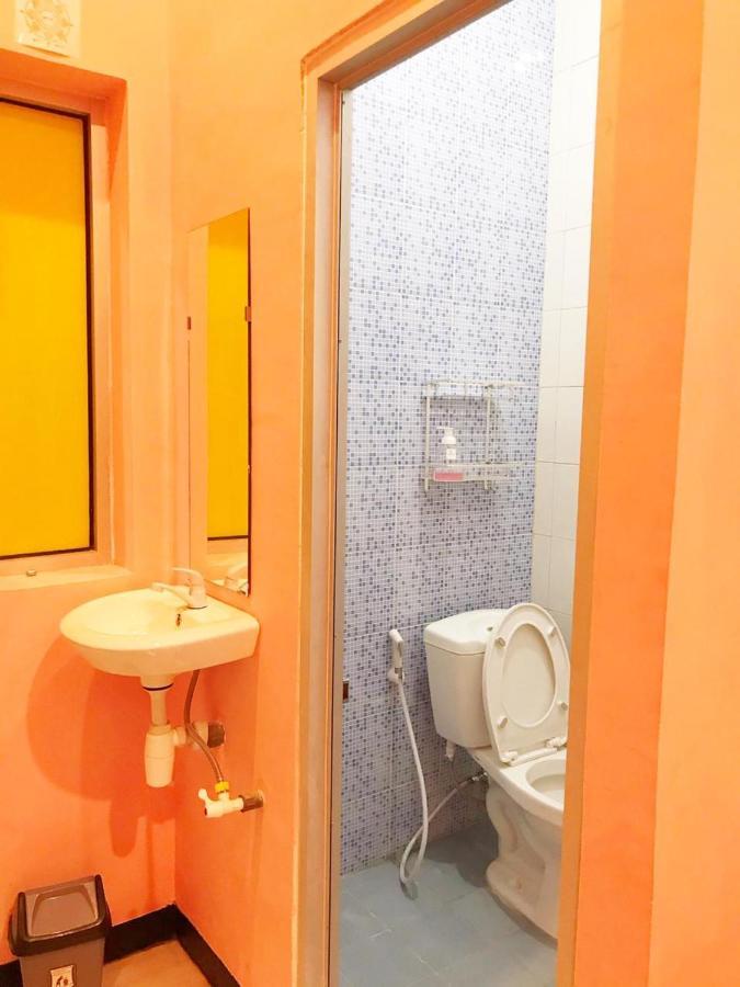 Roomz Budget Residence Semarang Luaran gambar