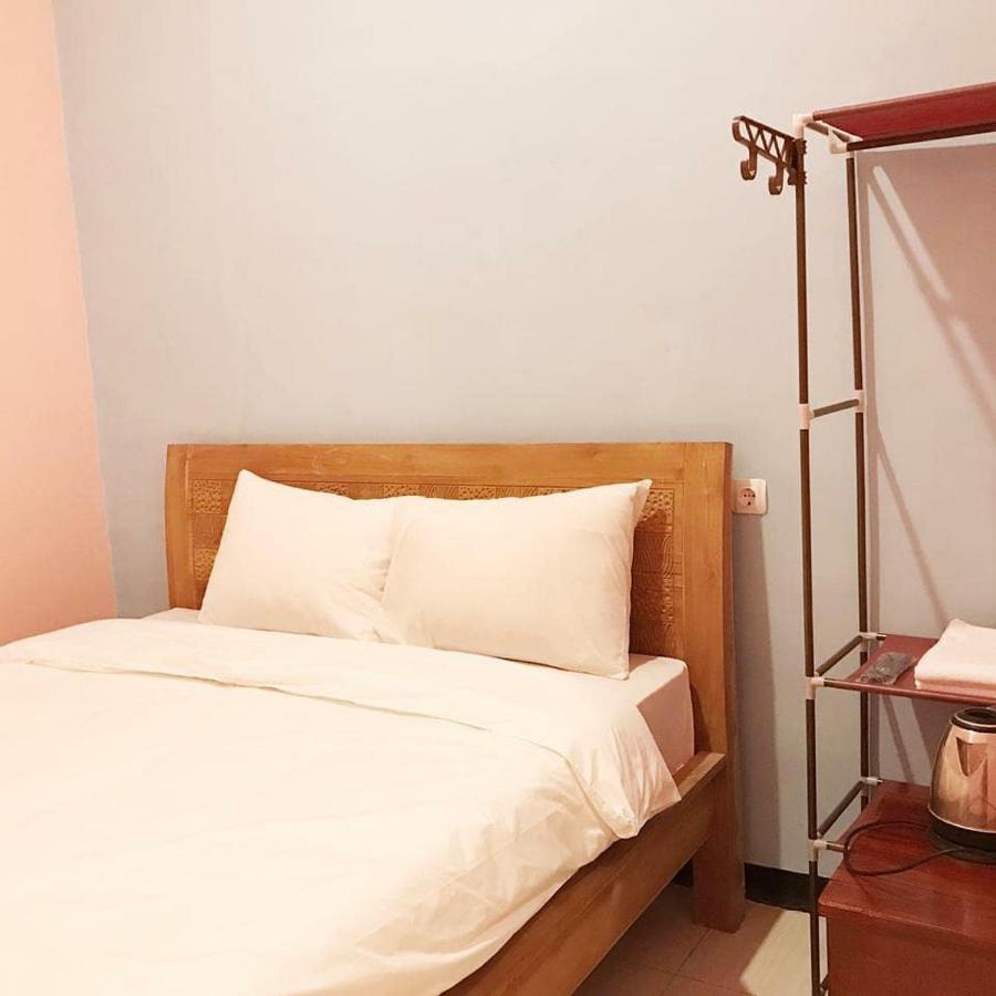 Roomz Budget Residence Semarang Luaran gambar